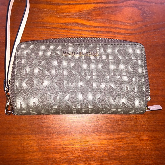 Michael Kors Wallet - Picture 1 of 4
